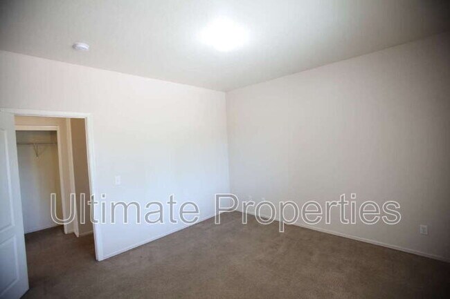 Building Photo - 2215 N 92nd Glen