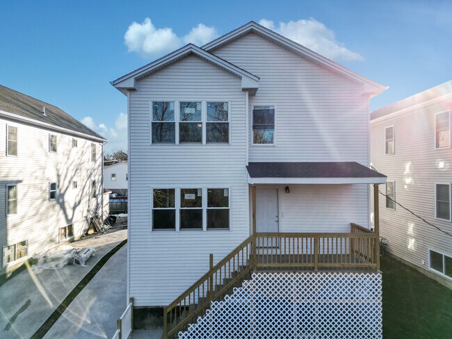 Building Photo - 12 Andy St