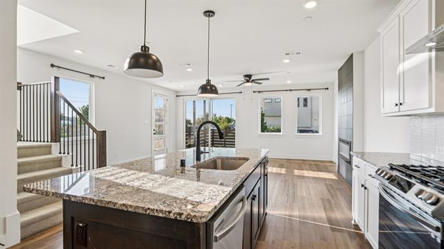 Building Photo - 3661 Rosemont Dr