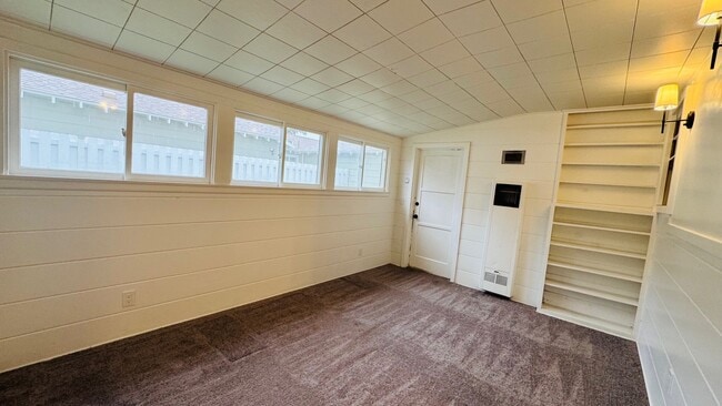 Building Photo - 613 E El Morado Ct