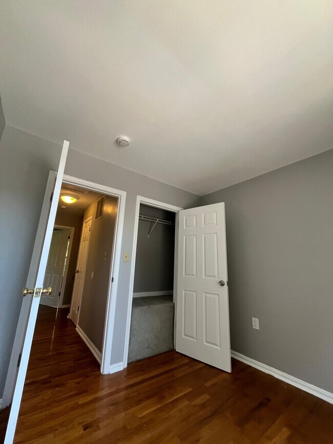 Building Photo - 4674 Mews Dr