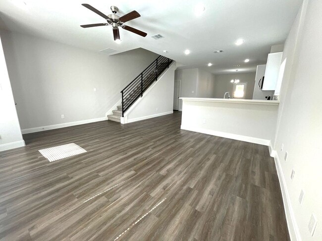 Building Photo - 5214 Mayle St