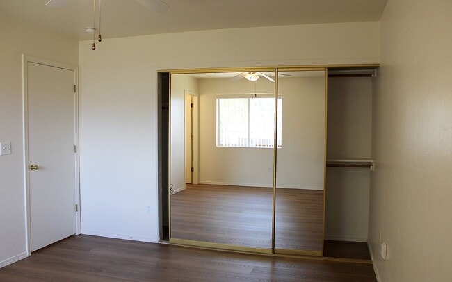 Building Photo - 6181 N Rockland Dr