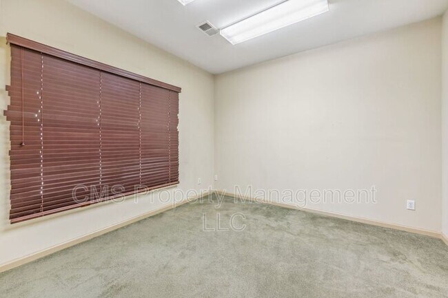 Building Photo - 44 Equestrian Way