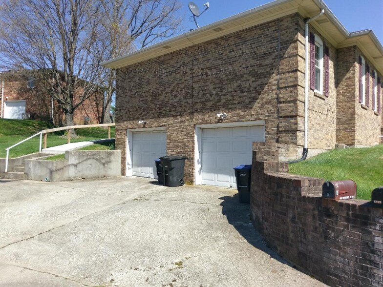 Building Photo - 255 Meadowview Dr