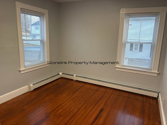 Building Photo - 27 Ferncliff Ave