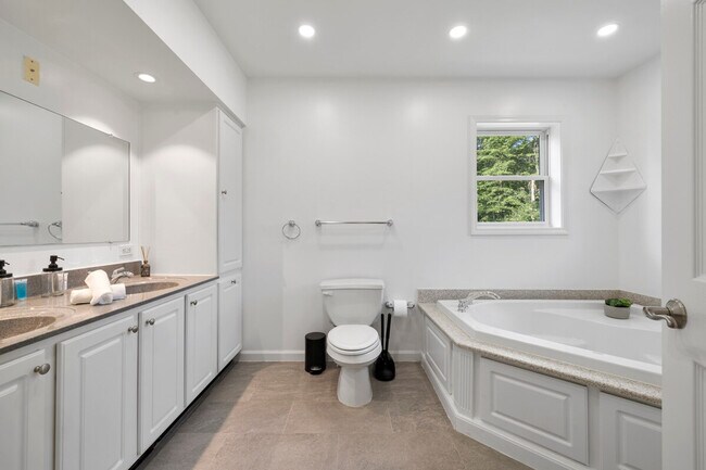 Building Photo - 163 Silver Lake Rd