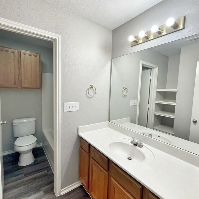 Building Photo - Spacious 3 Bedroom, 2 Bath Duplex with 1-Car Garage – Lawn Care Included!