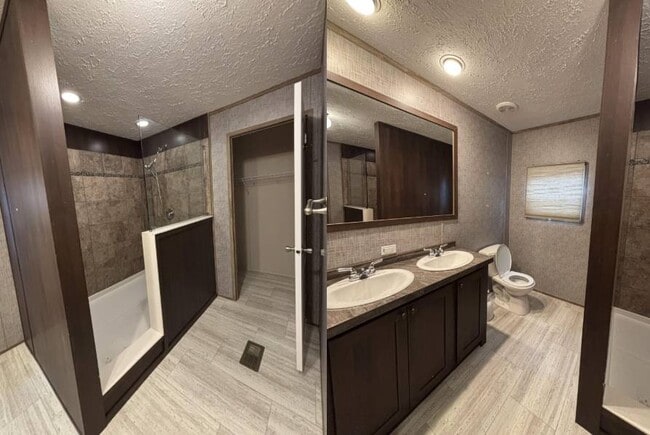 Building Photo - 143 Yarbro Rd