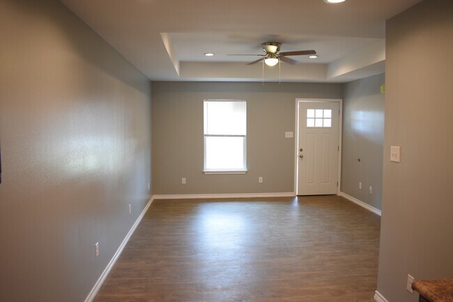 Building Photo - 218 Parrott Dr