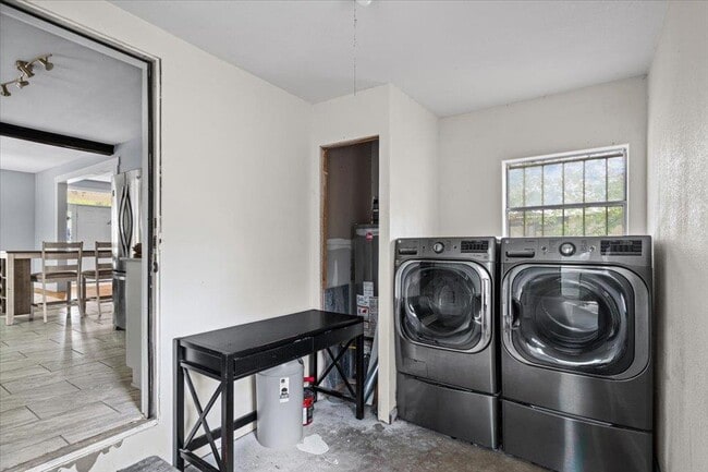 Building Photo - 10302 Aspen St