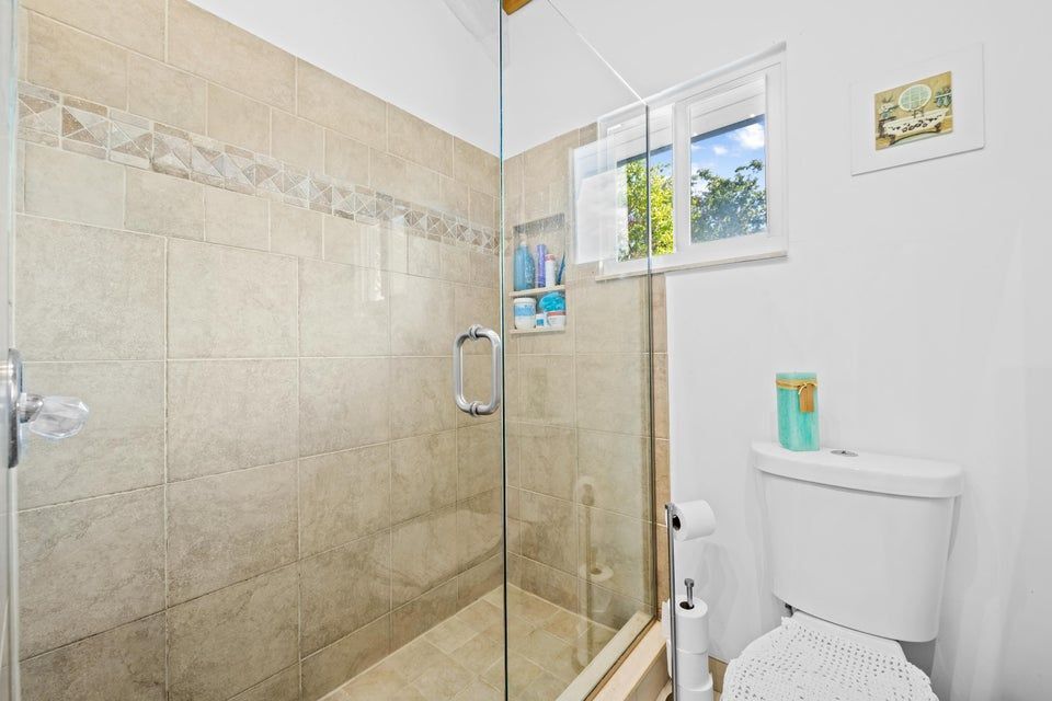 Building Photo - 219 NE 17th Ave