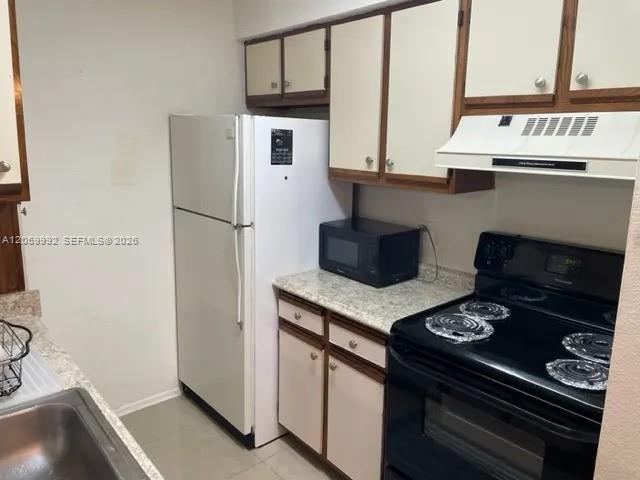 Building Photo - 2926 S University Dr