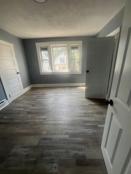 Building Photo - 76 Ellis Ave