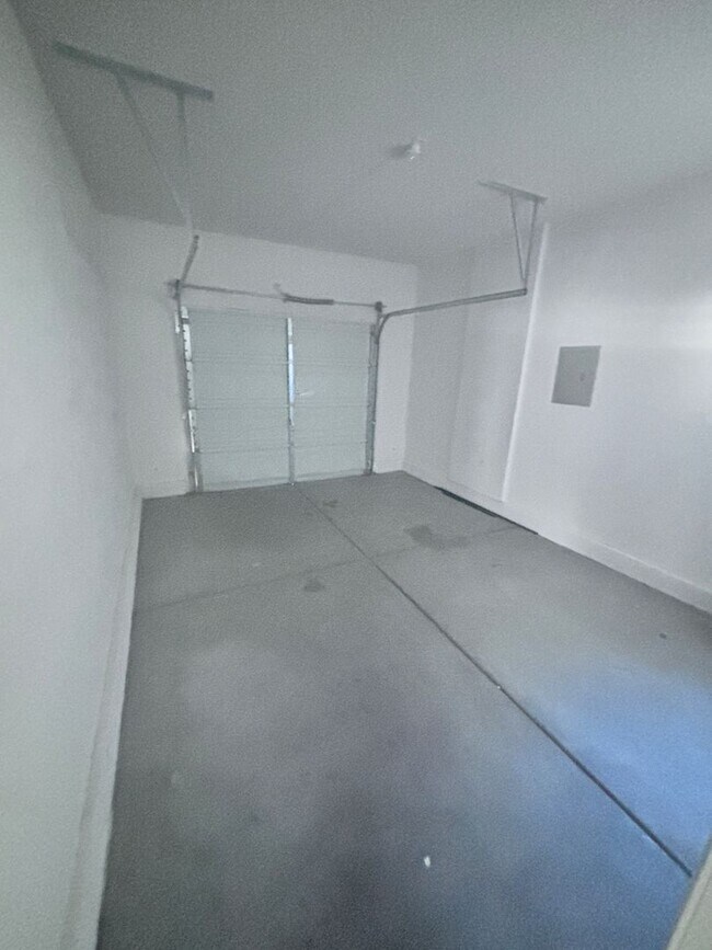 Building Photo - 5 bedroom + Loft with pool in Aliante Master
