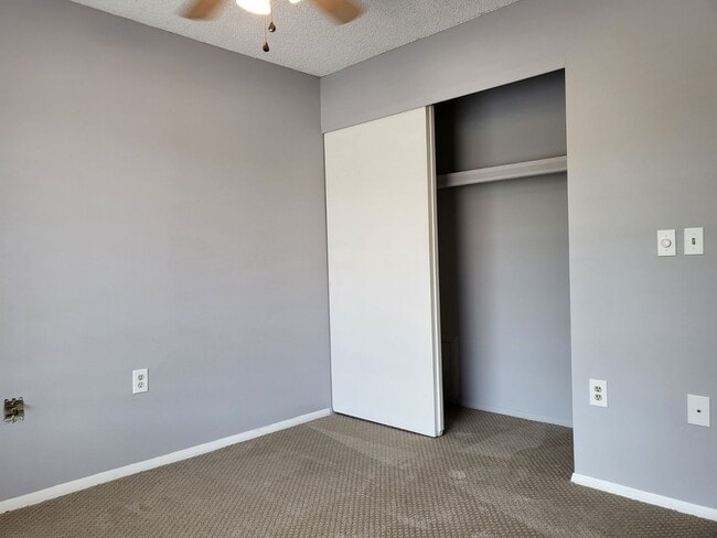 Building Photo - Fruitville & Tuttle area