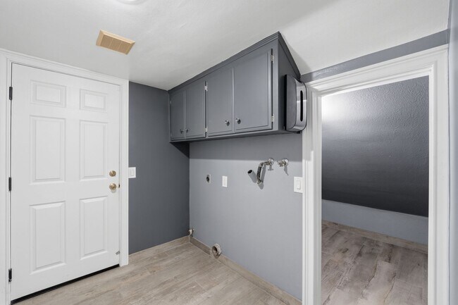 Building Photo - 29142 Bobolink Dr