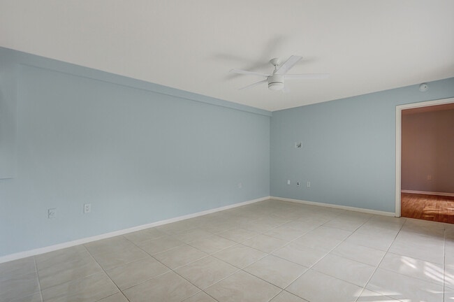 Building Photo - 803 8th Terrace