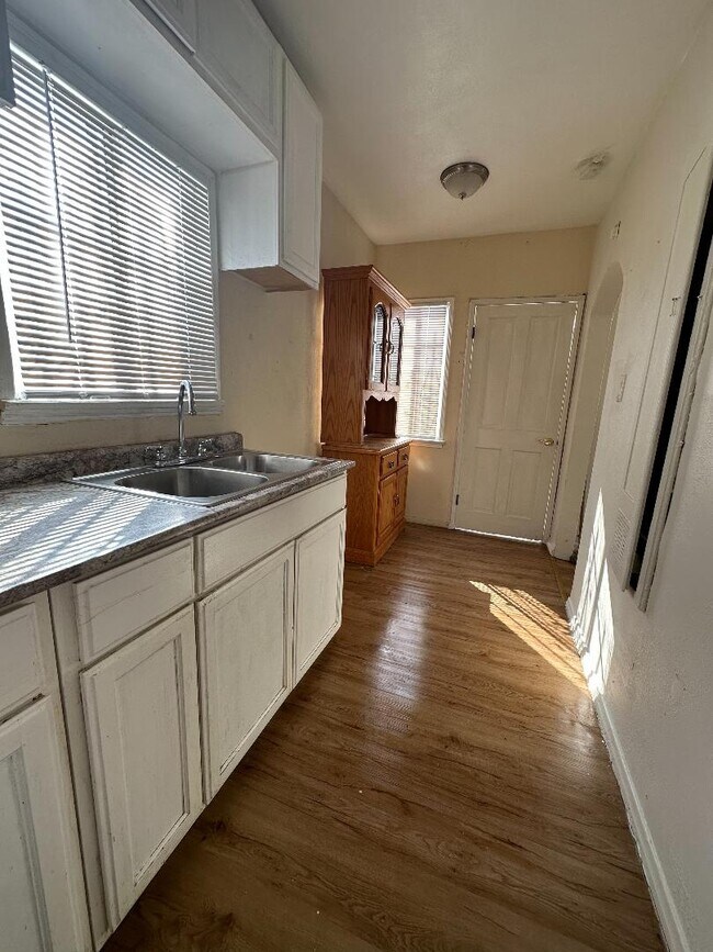 Kitchen - 3334 E 8th St