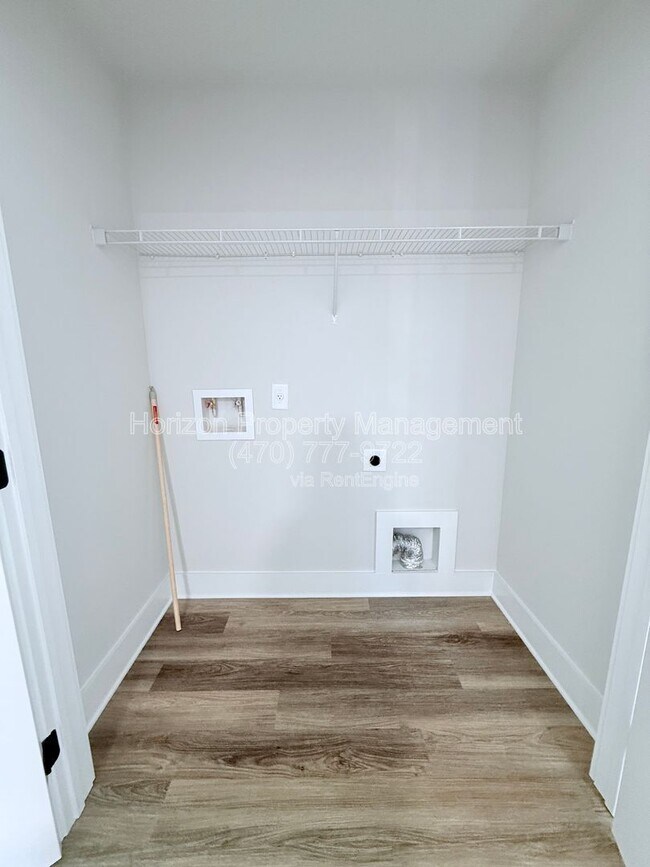 Building Photo - 2550 Valient Dr