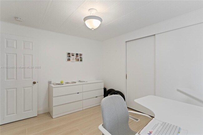 Building Photo - 5620 Lagoon Dr