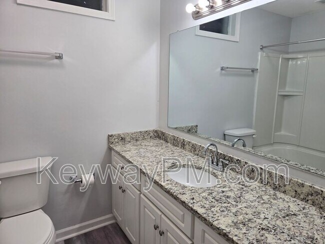 Building Photo - 4580 Hickory Dr