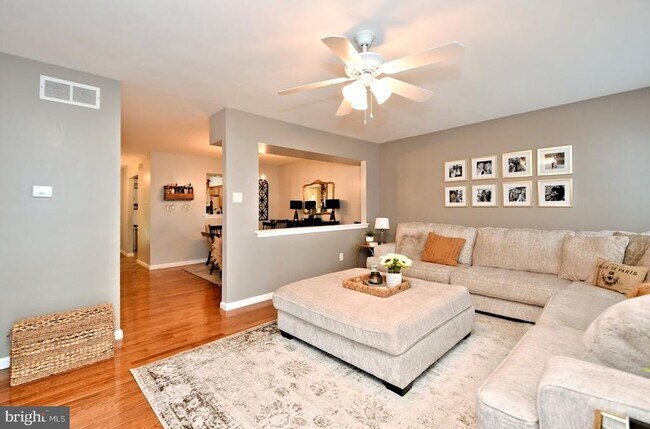 Building Photo - 4530 Louise St Claire Dr