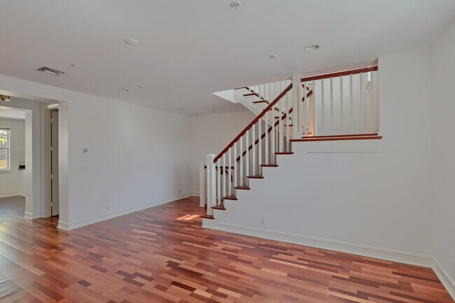 Building Photo - 343 Flamingo Dr