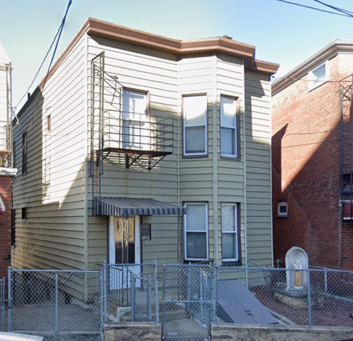 Building Photo - 105 Linden St