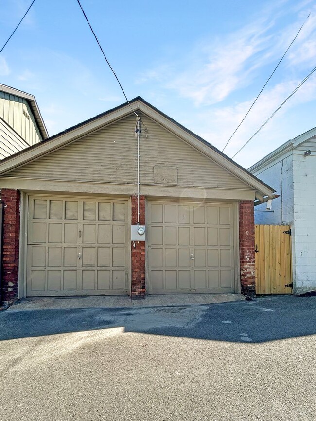 Building Photo - 1524 4th Ave