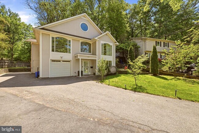 Building Photo - 8400 Thornden Terrace