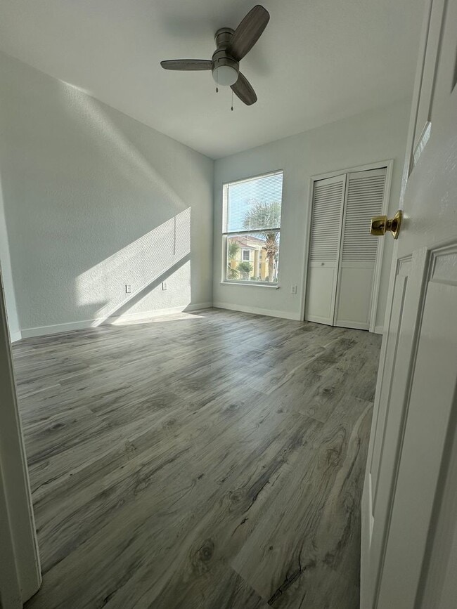 Building Photo - Beautifully Renovated 4 Bed / 2 Bath Condo in Visconti West Condominium- Water View