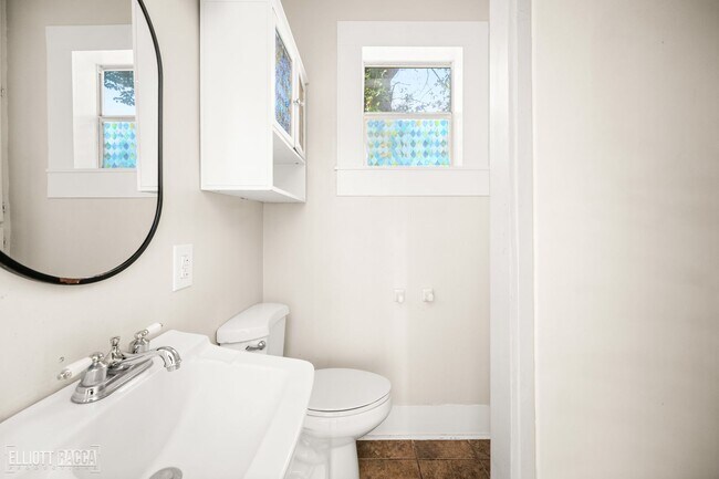 Building Photo - 2301 Hill St