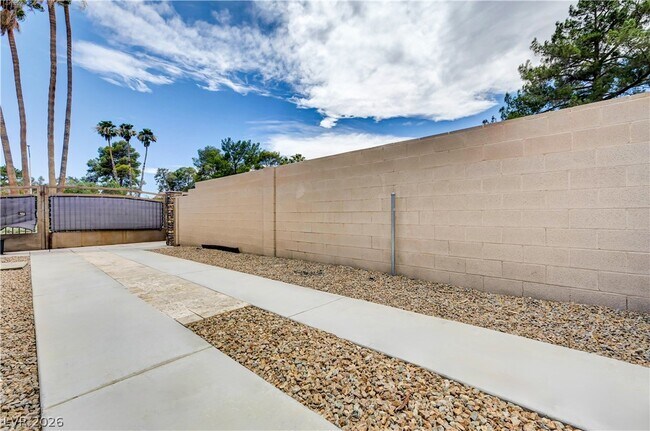Building Photo - 2712 W Oakey Blvd