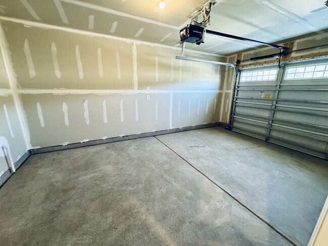 Building Photo - 261 Christiana Ln