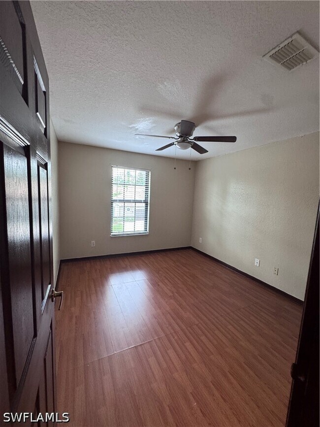 Building Photo - 7675 Meadow Lakes Dr