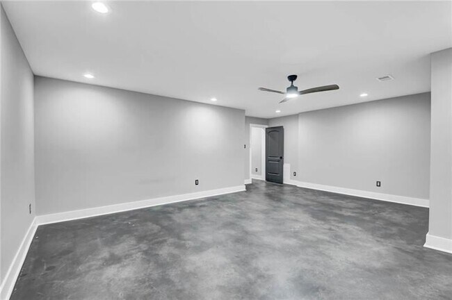 Building Photo - 3355 E Gate Dr