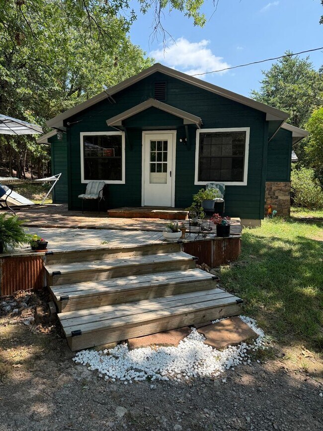 Building Photo - Charming 2BR House in Hartshorne