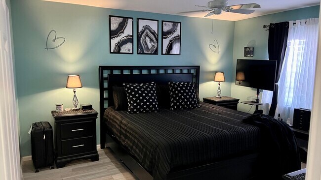 Building Photo - 140 S Cypress Rd