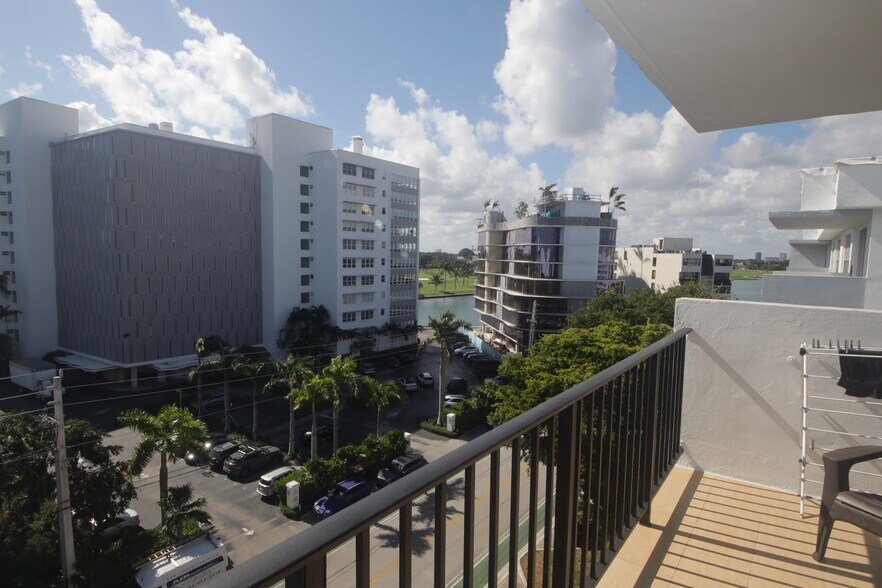 Building Photo - 1001 91st St