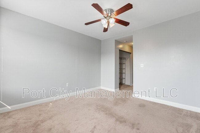 Building Photo - 3210 E Fairmount Ave