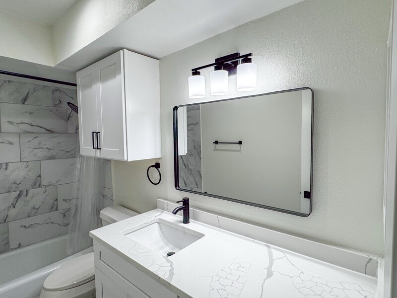 Building Photo - 170 De Chantle Rd