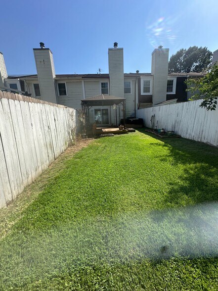 Building Photo - 914 C Avenue