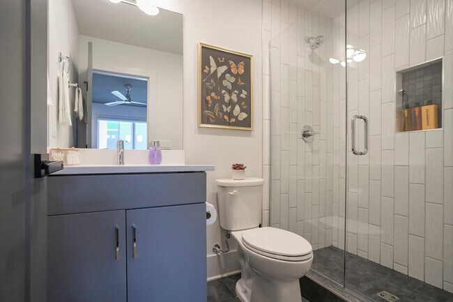 Building Photo - 400 33rd Ave N