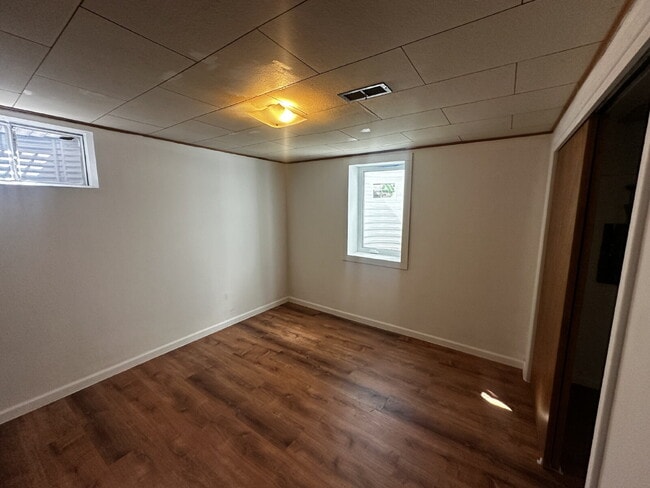 Building Photo - Available Immediately!  Spacious 6-Bedroom Retreat with 2 Full Baths in Charming Denver Locale!