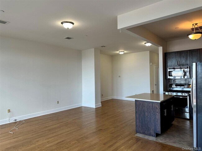 Building Photo - 90 Bay Street Landing