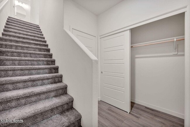 Building Photo - 557 California Ave