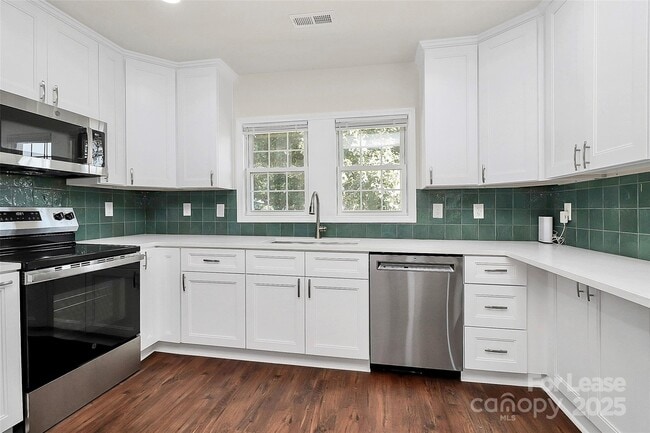 Building Photo - 403 E 27th St