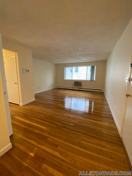 Building Photo - 84 Gardner St