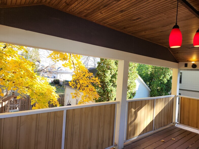 Building Photo - 614 Isabella St